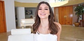 Brooke Monk làm tình với người mẫu có vóc dáng sexy