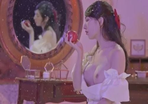 Câu chuyện 18+ về công chúa Bạch Tuyết