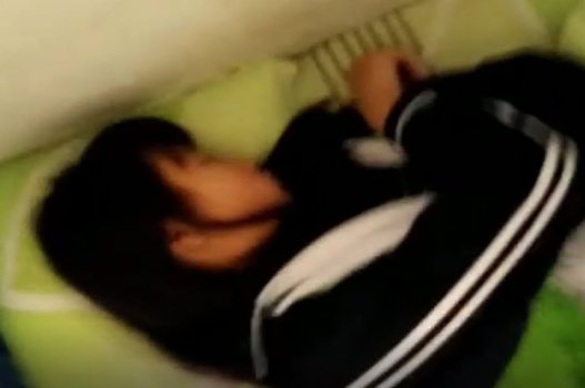 Đè bạn học khi biết nhà trống