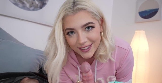 Thú vui mạnh bên cô hàng xóm xinh đẹp