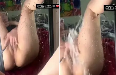 Móc bướm phóng tinh dịch