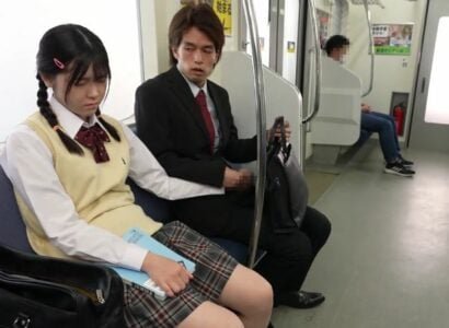 Nữ sinh bị những tên đồi bại hãm hiếp