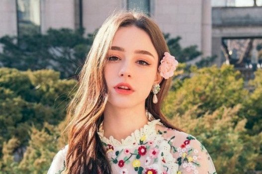 Lừa đảo hot girl xinh đẹp Dasha Taran